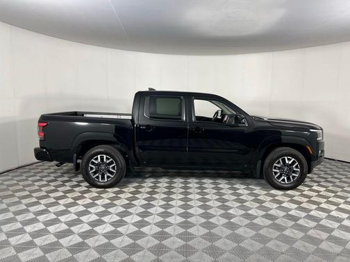2024 Nissan Frontier SL