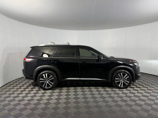 Super Black 2025 Nissan Pathfinder Platinum 4WD