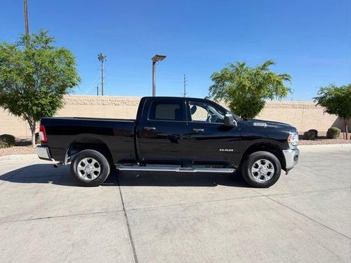 Diamond Black Crystal Pearlcoat 2024 RAM 2500 Big Horn Crew Cab 4x4 6'4' Box