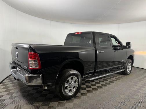 Diamond Black Crystal Pearlcoat 2024 RAM 2500 Big Horn Crew Cab 4x4 6'4' Box