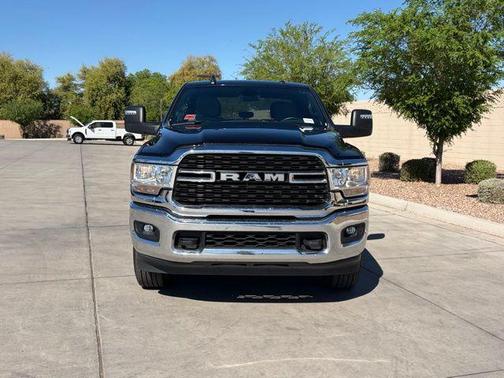 Diamond Black Crystal Pearlcoat 2024 RAM 2500 Big Horn Crew Cab 4x4 6'4' Box