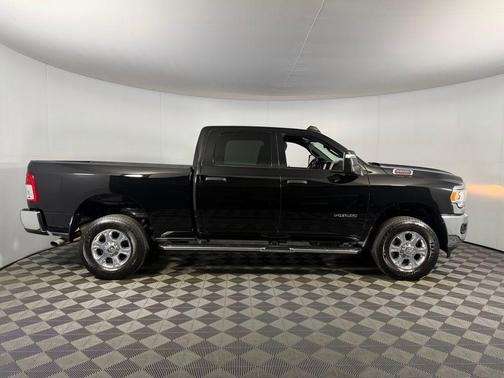 Diamond Black Crystal Pearlcoat 2024 RAM 2500 Big Horn Crew Cab 4x4 6'4' Box