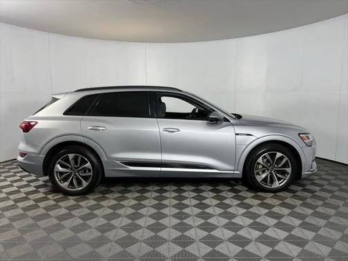 2021 Audi e-tron Premium Plus