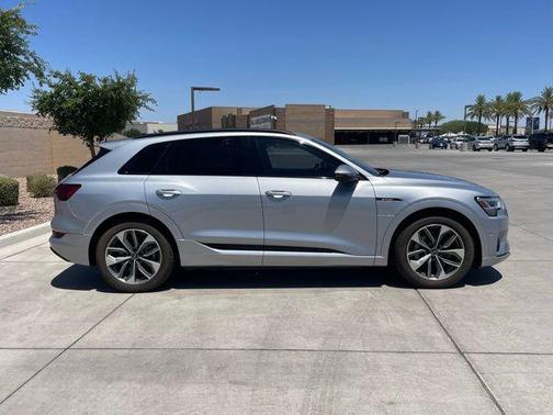 2021 Audi e-tron Premium Plus