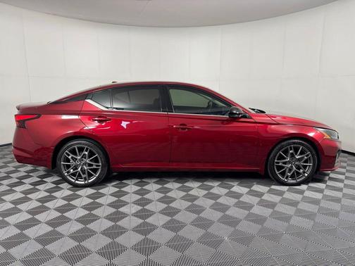 2023 Nissan Altima SR VC-Turbo FWD