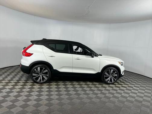 2022 Volvo XC40 Recharge Pure Electric P8 Twin Plus