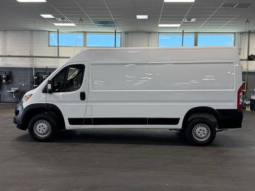 Bright White Clearcoat 2025 RAM ProMaster 2500 Tradesman