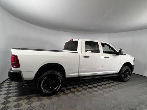 2025 RAM 2500 Tradesman Crew Cab 4x4 6'4' Box
