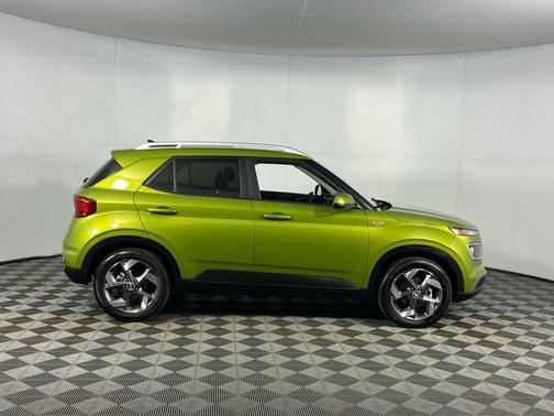 2022 Hyundai VENUE SEL