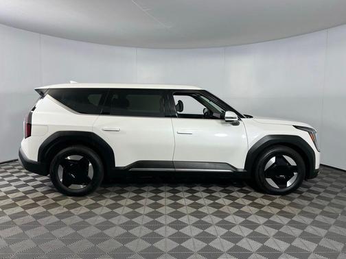 2024 Kia EV9 Light Long Range