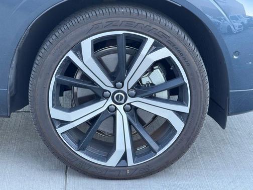 2025 Volvo XC60 Plug-In Hybrid Ultra, T8 AWD Electric/Gasoline, Dark