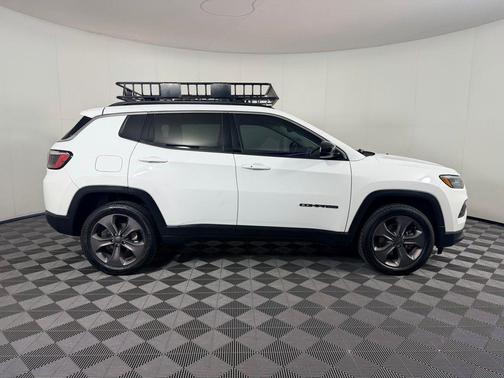 Bright White Clearcoat 2022 Jeep Compass Latitude Lux
