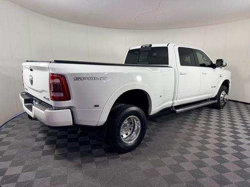 Bright White Clearcoat 2020 RAM 3500 Laramie Crew Cab 4x4 8' Box