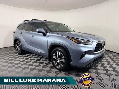 Moon Dust 2022 Toyota Highlander XLE