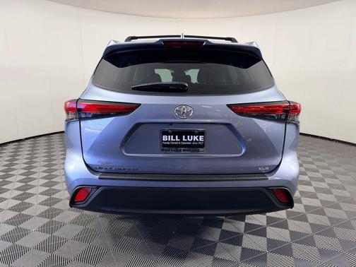 Moon Dust 2022 Toyota Highlander XLE