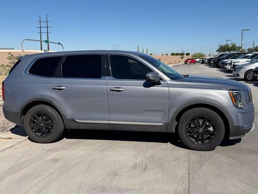 Everlasting Silver 2020 Kia Telluride LX