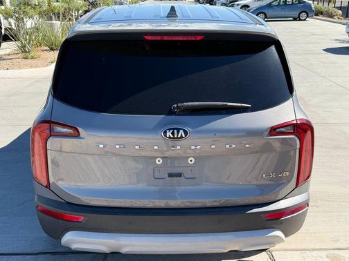 Everlasting Silver 2020 Kia Telluride LX