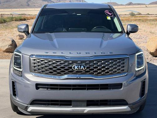 Everlasting Silver 2020 Kia Telluride LX