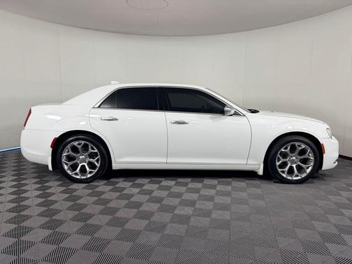 2018 Chrysler 300 C
