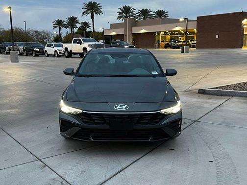 2025 Hyundai ELANTRA SEL