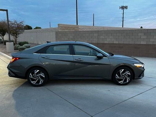 2025 Hyundai ELANTRA SEL