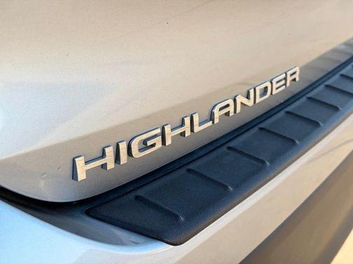 2023 Toyota Highlander Hybrid LE