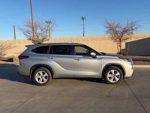2023 Toyota Highlander Hybrid LE