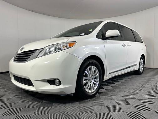 2017 Toyota Sienna XLE