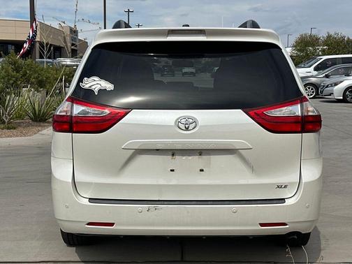 2017 Toyota Sienna XLE