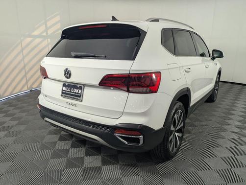 White 2024 Volkswagen Taos 1.5T SE