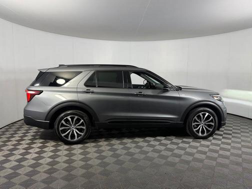 Gray Metallic 2025 Ford Explorer ST-Line