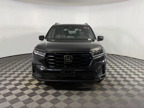 Crystal Black Pearl 2025 Honda Pilot Black Edition