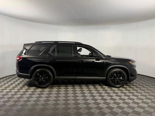 Crystal Black Pearl 2025 Honda Pilot Black Edition