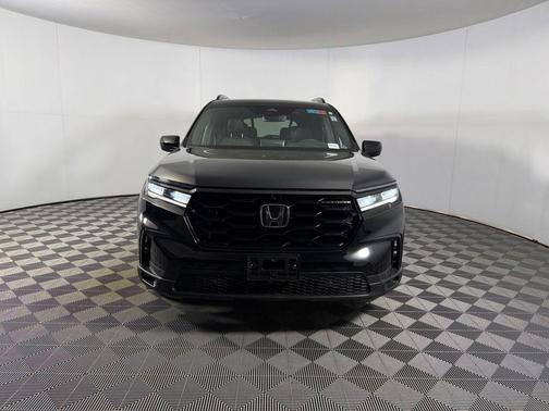 Crystal Black Pearl 2025 Honda Pilot Black Edition