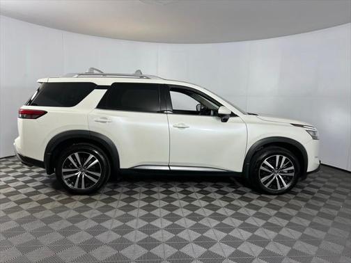 2024 Nissan Pathfinder Platinum FWD