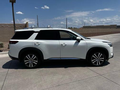 2024 Nissan Pathfinder Platinum FWD