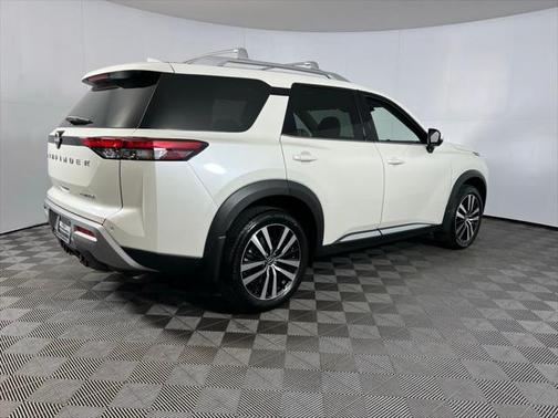 2024 Nissan Pathfinder Platinum FWD