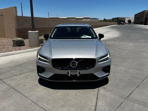 2024 Volvo S60 B5 Core Dark Theme
