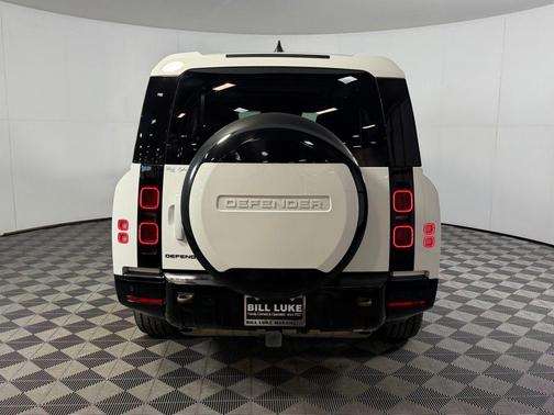 Fuji White 2024 Land Rover Defender 130 P400 X-Dynamic SE