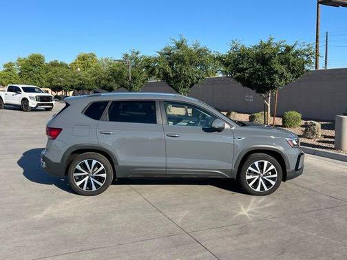 Gray 2022 Volkswagen Taos 1.5T SE