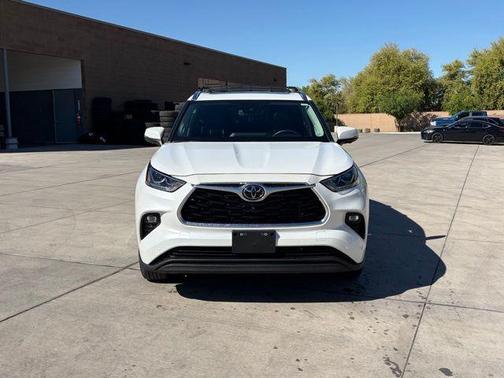 White 2023 Toyota Highlander Limited