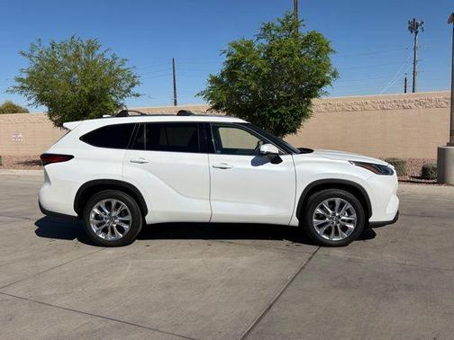 White 2023 Toyota Highlander Limited