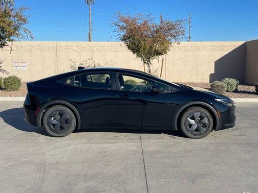 2025 Toyota Prius LE