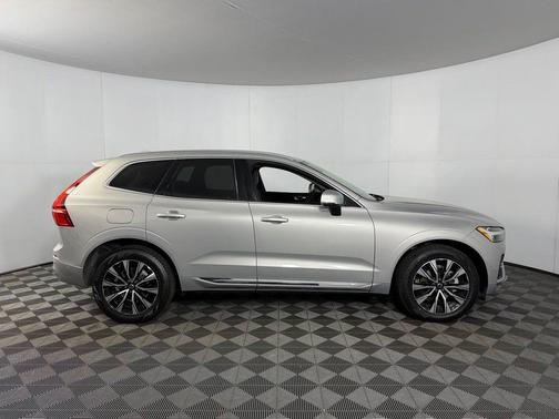 Silver Dawn Metallic 2023 Volvo XC60 B5 Plus Bright Theme