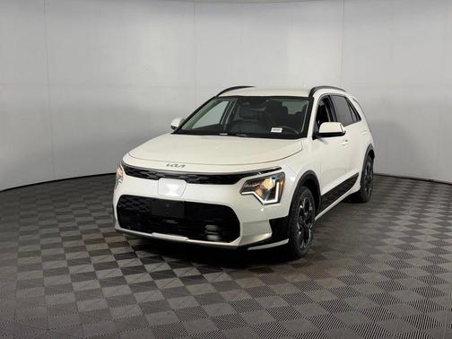 Snow White Pearl 2023 Kia Niro EV Wind