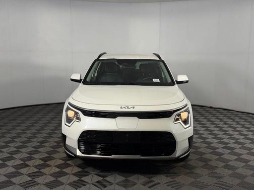 Snow White Pearl 2023 Kia Niro EV Wind