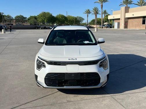 Snow White Pearl 2023 Kia Niro EV Wind