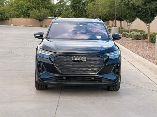 Mythos Black Metallic 2024 Audi Q4 e-tron Prestige 55 quattro