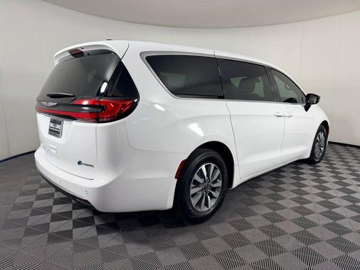 Bright White Clearcoat 2025 Chrysler Pacifica Hybrid Select