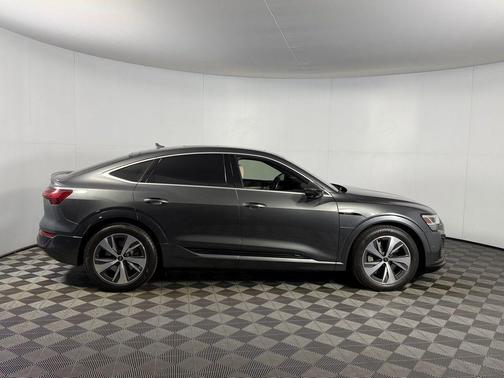 Daytona Gray Pearl Effect 2024 Audi Q8 e-tron Premium Plus